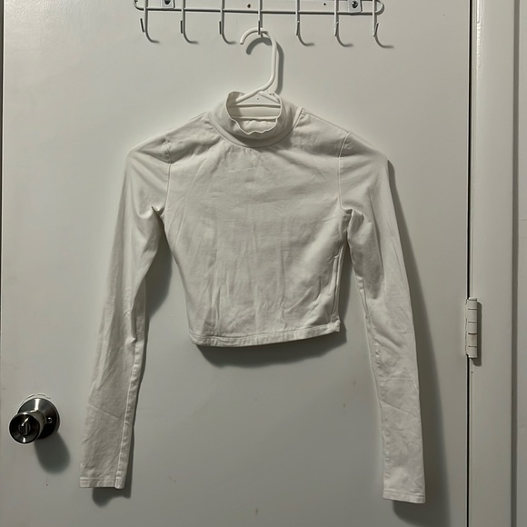 Aeropostale Tops - Aeropostale Plain White Long Sleeves Crop Top
